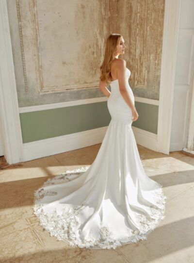 Adore 44537